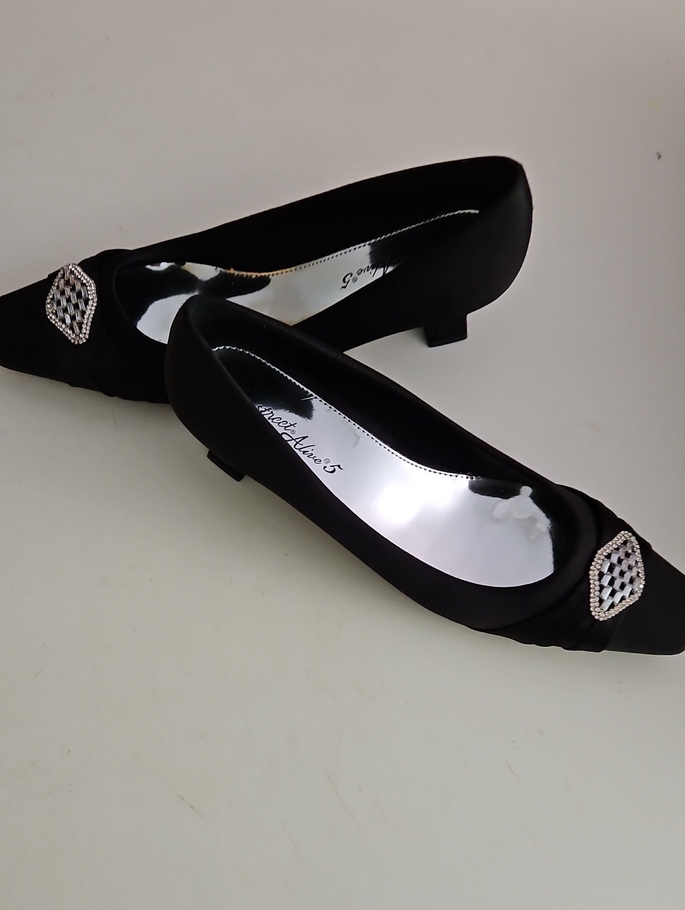 easy street Alive 5 Black Satin Pump with Rhinestone Accent Size 11 M - Picture 10 of 17